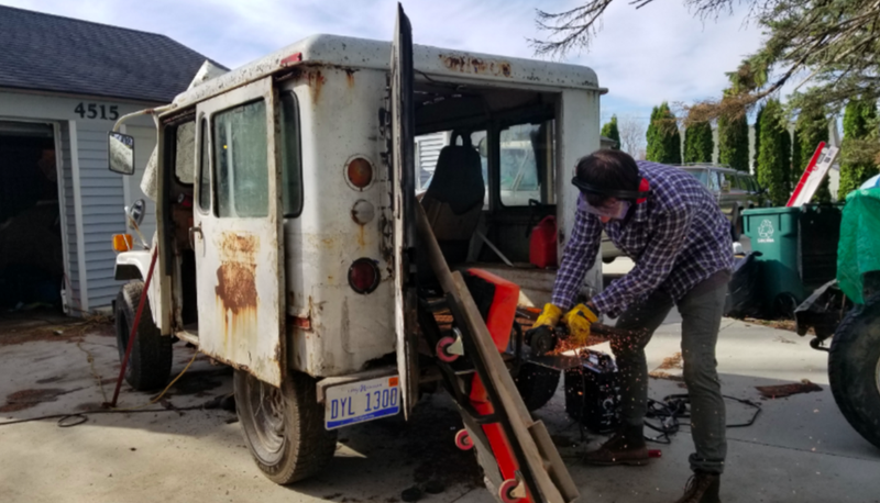 Illustration for article titled The Last-Minute Repair Frenzy That Saved My $500 Postal Jeep Project